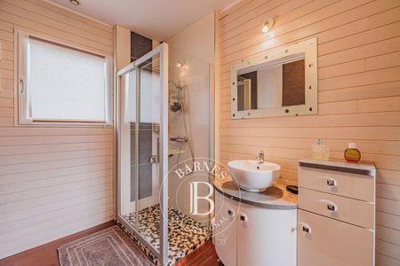 VILLA EN BOIS DANS LE CENTRE VILLE DE BISCARROSSE