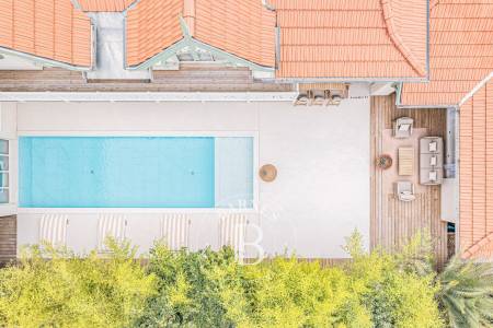 EXCLUSIVITÉ - PROPRIÉTÉ SIGNATURE MEUBLÉE, AVEC PISCINE ET 5 SUITES, AU CENTRE D’ARCACHON