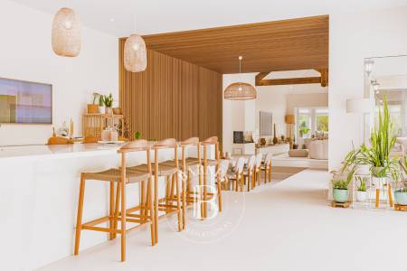 EXCLUSIVITÉ - PROPRIÉTÉ SIGNATURE MEUBLÉE, AVEC PISCINE ET 5 SUITES, AU CENTRE D’ARCACHON