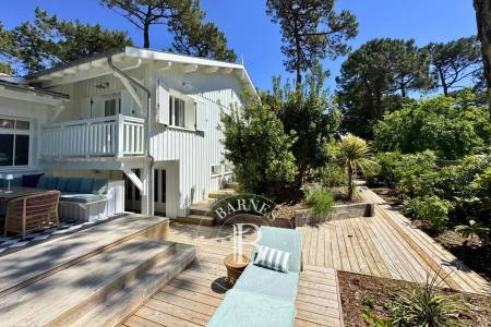 VILLA EN BOIS AVEC PISCINE ET 4 CHAMBRES À PIRAILLAN, SUR LA PRESQU’ÎLE DU CAP FERRET