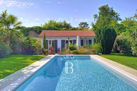VILLA ARCACHONNAISE RÉNOVÉE AVEC PISCINE DANS UN EMPLACEMENT RECHERCHÉ À ARCACHON