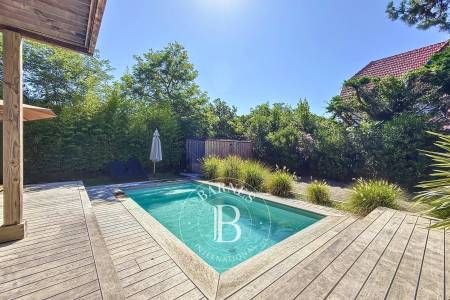 VILLA EN BOIS AVEC PISCINE AU CŒUR DU CAP FERRET