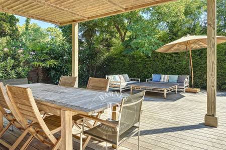 VILLA EN BOIS AVEC PISCINE AU CŒUR DU CAP FERRET