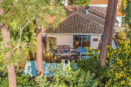 * intérieur lumineux d’une villa à Arcachon