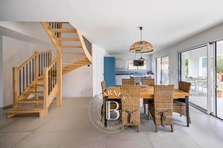 Villa neuve avec terrasse et piscine à Arcachon