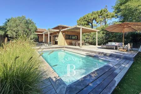 VILLA EN BOIS AVEC PISCINE AU CŒUR DU CAP FERRET