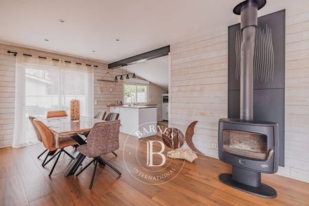 VILLA EN BOIS DANS LE CENTRE VILLE DE BISCARROSSE