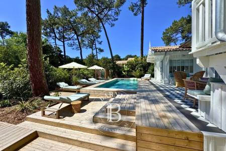 VILLA EN BOIS AVEC PISCINE ET 4 CHAMBRES À PIRAILLAN, SUR LA PRESQU’ÎLE DU CAP FERRET