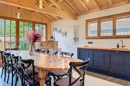 VILLA STYLE CABANE BOIS AVEC PISCINE DANS LE VILLAGE DU CANON, SUR LA PRESQU’ÎLE DU CAP FERRET
