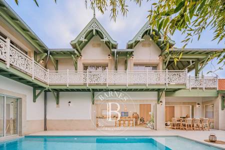 EXCLUSIVITÉ - PROPRIÉTÉ SIGNATURE MEUBLÉE, AVEC PISCINE ET 5 SUITES, AU CENTRE D’ARCACHON