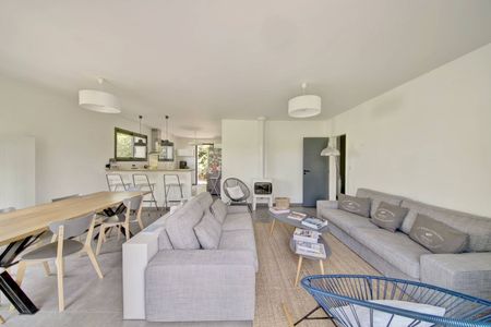 JOLIE VILLA AVEC JARDIN A VENDRE AUX ABATILLES