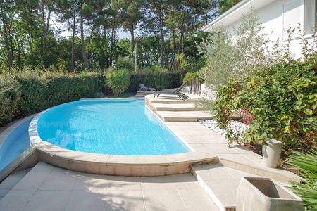 A VENDRE PROCHE PLAGE PEREIRE GRANDE VILLA AVEC PISCINE
