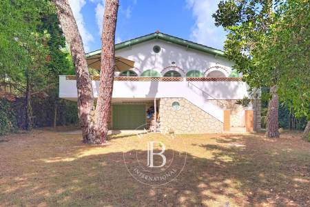 Notre zone d'activité pour ce service Achat et vente et location de biens immobiliers hauts de gamme