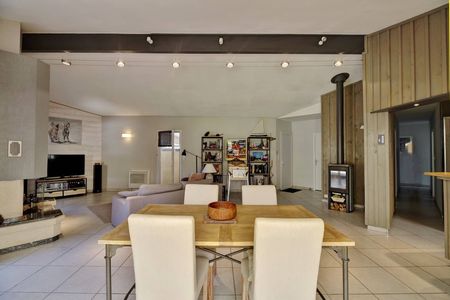 VILLA DE PLAIN PIED DE 5 CHAMBRES À VENDRE  SUR GRAND JARDIN LEGE CAP FERRET