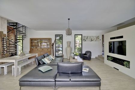 VILLA MODERNE À VENDRE A QUELQUES MINUTES DU GOLF D'ARCACHON