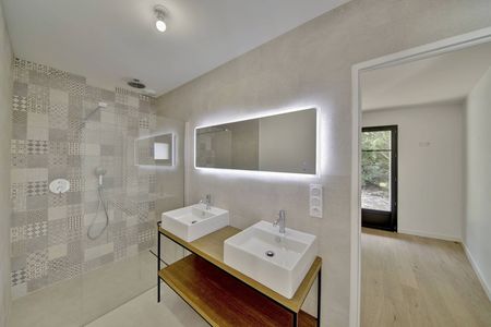 VILLA NEUVE AVEC BELLES PRESTATIONS A VENDRE PYLA SUR MER
