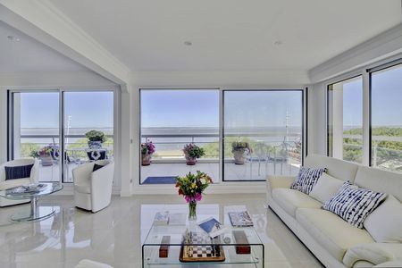 GRAND APPARTEMENT FRONT DE MER A VENDRE ARCACHON CENTRE