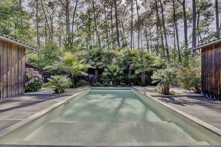 A VENDRE JOLIE VILLA EN BOIS SUR UN GRAND JARDIN ARBORÉ LA TESTE