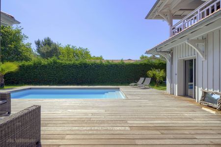 BELLE VILLA AVEC PISCINE A VENDRE GUJAN MESTRAS