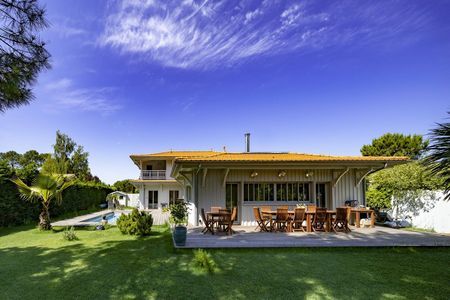 A VENDRE GUJAN MESTRAS SUPERBE VILLA BOIS AVEC PISCINE