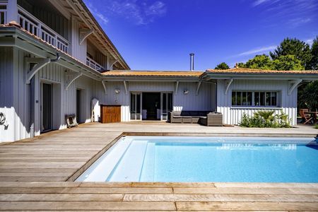 VILLA AVEC PISCINE A VENDRE GUJAN MESTRAS LA HUME