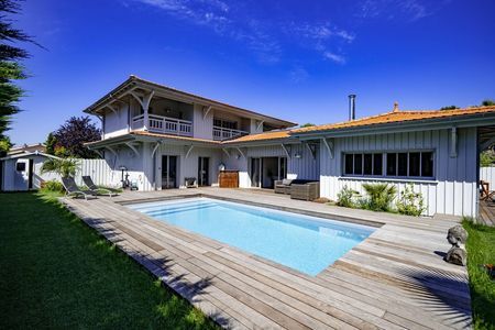 MAGNIFIQUE VILLA A VENDRE GUJAN MESTRAS LA HUME