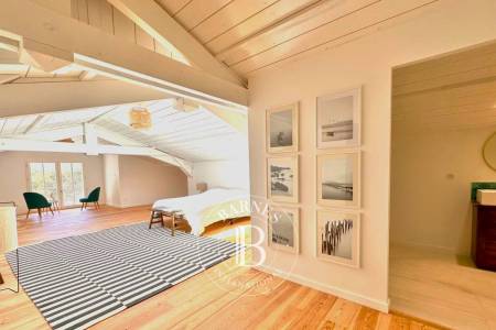 Ambiance chaleureuse et décoration soignée