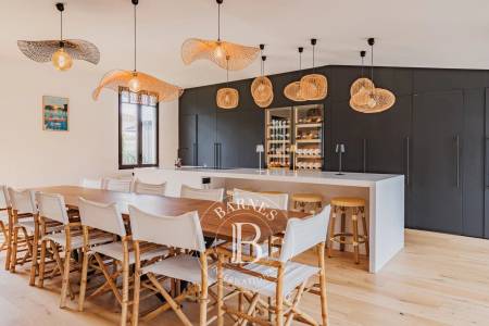 Villa avec cinq suites parentales et salles d’eau privatives à La Teste-de-Buch