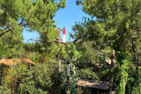 VILLA EN BOIS RÉNOVÉE AVEC PISCINE ET VUE PHARE AU CAP FERRET