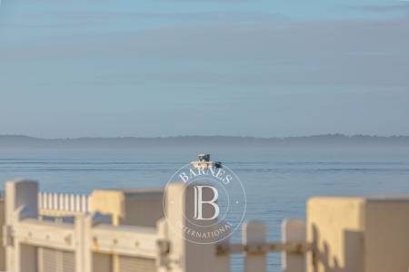 VILLA EN PREMIÈRE LIGNE AVEC ACCÈS PRIVATIF À LA PLAGE D'ARCACHON