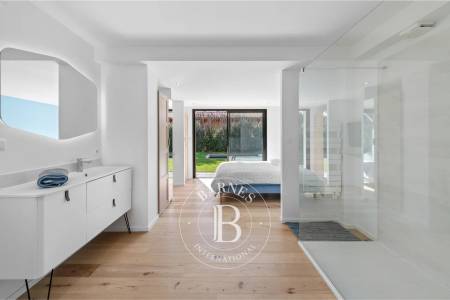 VILLA AVEC 4 CHAMBRES, PISCINE ET SALLE DE SPORT, ET PLAGE À PIED AU PYLA-SUR-MER