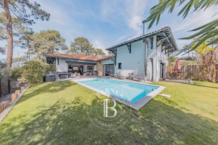 EXCEPTIONNELLE PROPRIÉTÉ AVEC PISCINE ET PROCHE PLAGE, AU PYLA-SUR-MER