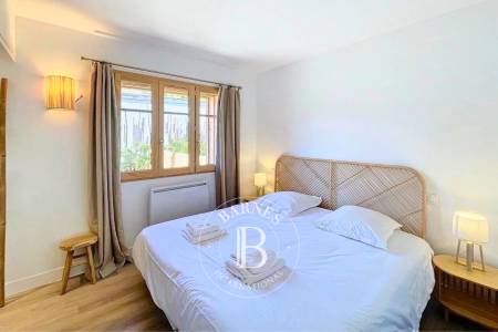 VILLA TYPIQUE FERRET CAPIENNE RÉNOVÉE, EN PLEIN COEUR DU VILLAGE DU CAP FERRET