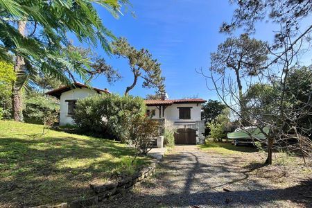 TERRAIN DE 1050 M² AVEC VILLA À RÉNOVER EN PLEIN CENTRE DU CAP FERRET