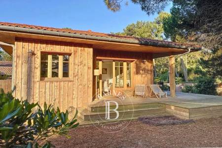VILLA TYPIQUE FERRET CAPIENNE RÉNOVÉE, EN PLEIN COEUR DU VILLAGE DU CAP FERRET