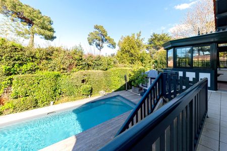 BELLE VILLA AVEC PISCINE A VENDRE AU COEUR DU MOULLEAU ARCACHON