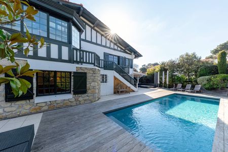 VILLA AVEC PISCINE A VENDRE LE MOULLEAU CENTRE