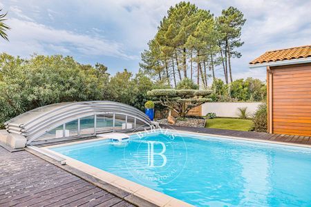 VILLA EN BOIS DANS LE CENTRE VILLE DE BISCARROSSE