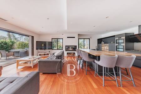 EXCEPTIONNELLE PROPRIÉTÉ AVEC PISCINE ET PROCHE PLAGE, AU PYLA-SUR-MER