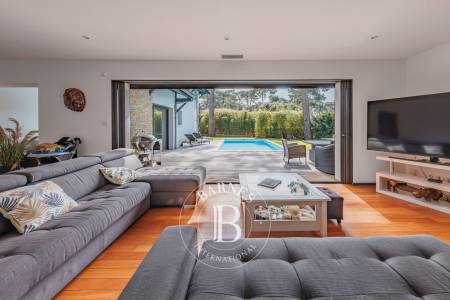 villa familiale Pyla-sur-Mer avec jardin paysager et piscine