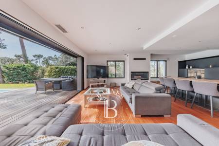 EXCEPTIONNELLE PROPRIÉTÉ AVEC PISCINE ET PROCHE PLAGE, AU PYLA-SUR-MER