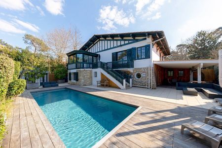 VILLA TRADITIONNELLE AVEC PISCINE A VENDRE AU MOULLEAU ARCACHON
