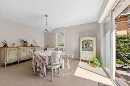Espace de nuit au rez-de-chaussée, chambres avec salle d’eau et dressing, Arcachon