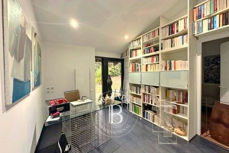 Chemin privé menant à une villa unique à Lacanau - Cap Ferret, agence immobilière.