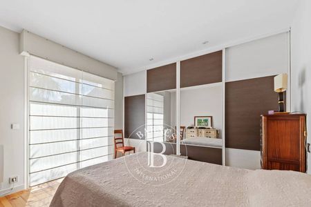 Garage deux voitures dans villa de luxe à Arcachon, immobilier de prestige