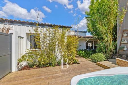 VILLA DE STYLE FERRET CAPIEN EN PLEIN CENTRE DE LA TESTE-DE-BUCH