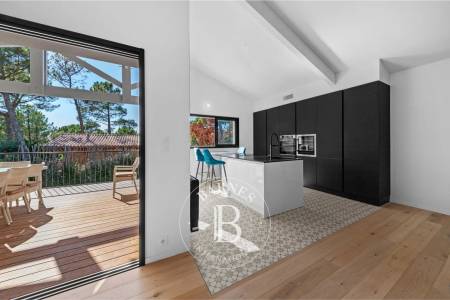 VILLA AVEC 4 CHAMBRES, PISCINE ET SALLE DE SPORT, ET PLAGE À PIED AU PYLA-SUR-MER