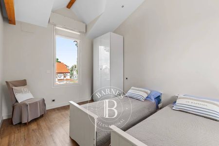 Vue d’ensemble de la villa contemporaine de prestige, Barnes immobilier Bassin d’Arcachon