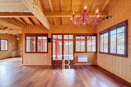 MAISON FAMILIALE EN BOIS DE 110 M² AVEC TERRASSES À PETIT PIQUEY SUR LA PRESQU’ÎLE DU CAP FERRET