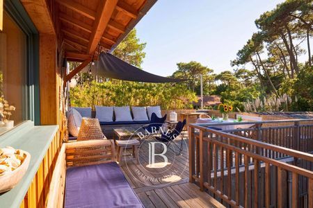 Suite parentale avec salle de bain attenante dans une villa au Cap Ferret - agence immobilière.